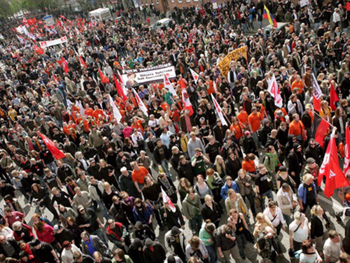 Wesentlich mehr Bürger demonstrierten gegen den Aufmarsch der Rechtsextremen. Die meisten von ihnen friedlich.