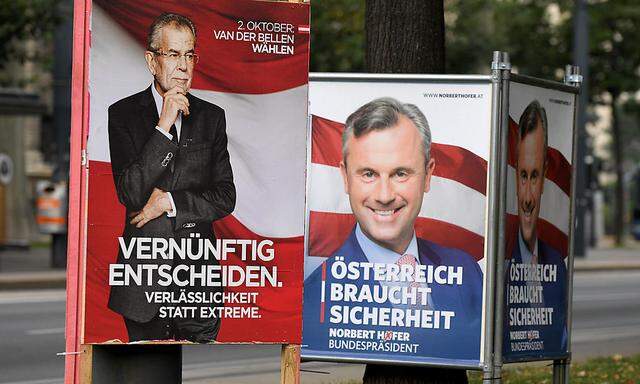 Archivbild: Wahlplakate der beiden Kandidaten