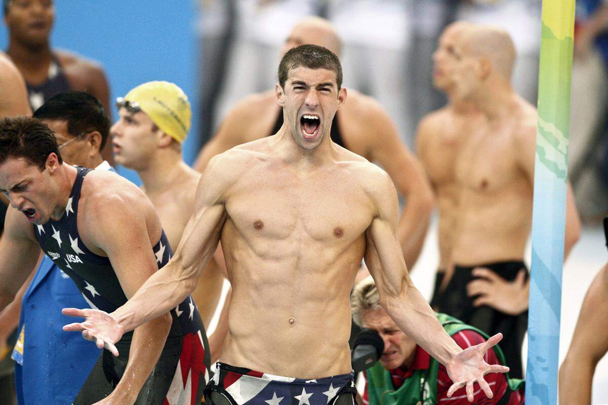 Nur einen Tag später gab es für die 4x100-m-Kraulstaffel mit dem Modellathleten Phelps (1,92 Meter groß, 88 Kilogramm schwer) in der neuen Rekordmarke von 3:08,24 Minuten wieder Gold.