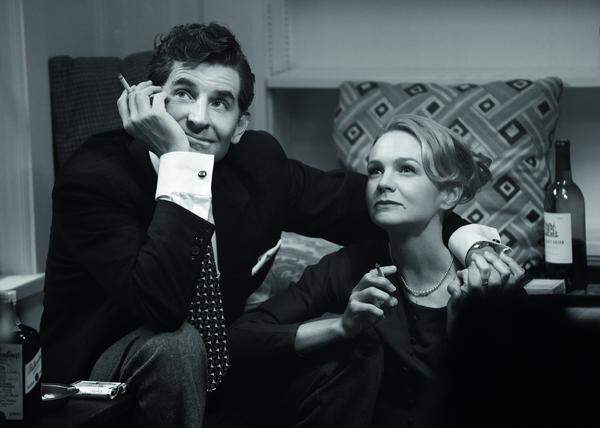 Bradley Cooper als Leonard Bernstein, Carey Mulligan als seine Frau Felicia Montealegre.