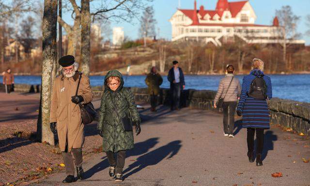 November 12, 2022, Helsinki, Uusimaa, Finland: Father s Day in Finland is observed on the second Sunday of November. It