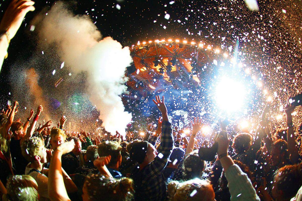 Seit 1971 wird eines der größten Festivals, das Roskilde, auf der dänischen Insel Seeland abgehalten. Der viertägige Konzertreigen zählt mit bis zu 115.000 Teilnehmern zu den größten seiner Art in Europa.
