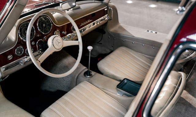 Zunehmend eine Erscheinung mit Seltenheitswert: Schaltstock in einem Mercedes 300 SL Coupé, Baujahr 1957.
