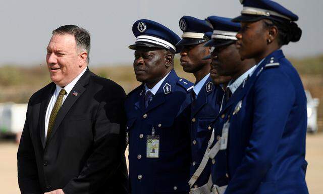 Mike Pompeo im Senegal.