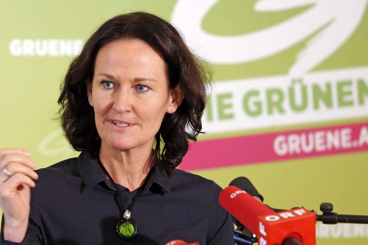 Grünen-Bundessprecherin Eva Glawischnig verteidigte das Abschneiden der Landespartei: "Wir haben heute unser bisher bestes Ergebnis in Niederösterreich erzielt." Zugleich beklagte sie, der Plakatwahlkampf in Niederösterreich sei "Steuergeldvernichtung" gewesen.