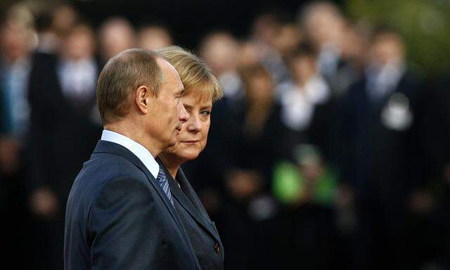 File photo of German Chancellor Merkel meeting Russian President Putin for talks in Wiesbaden