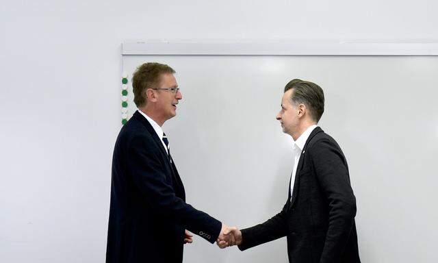 Arbeitgeber-Chefverhandler Thomas Scheiber und vida-Chef Roman Hebenstreit (von li.) fanden doch noch zu einer gütlichen Einigung. 