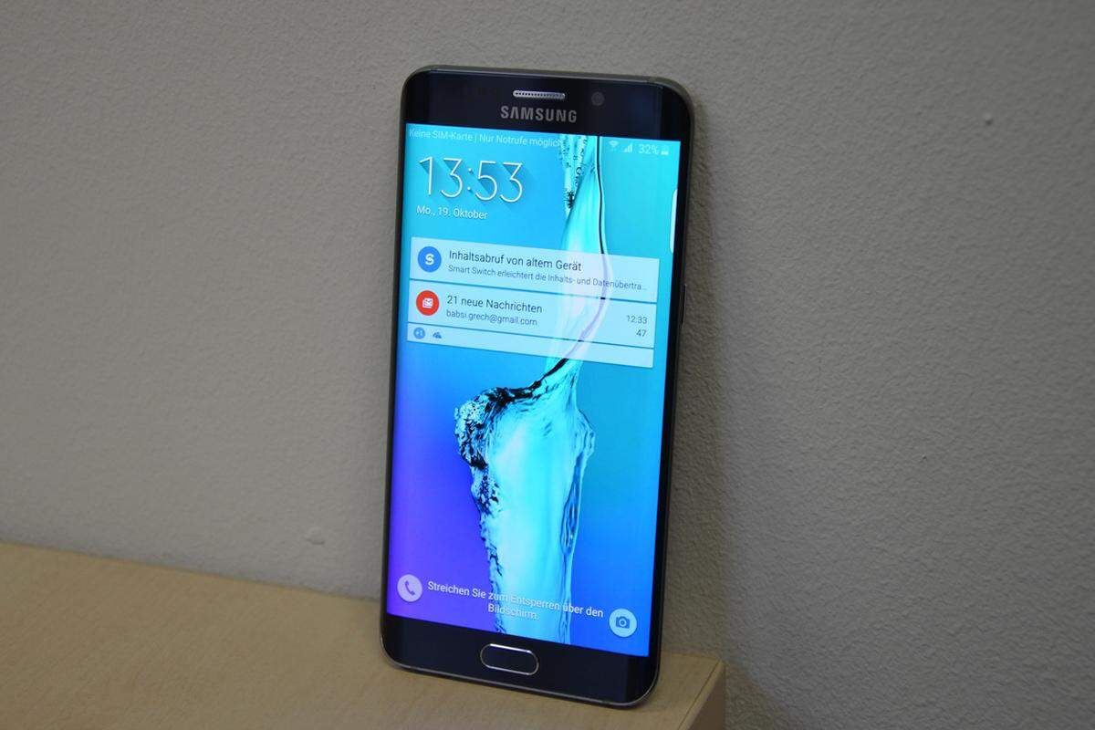 Das Galaxy Note 5 für Nordamerika und Asien und das Galaxy S6 Edge Plus für den Rest der Welt. Für Note-Fans (und laut Samsung sind das nicht viele) wirkt das S6 Edge Plus auf den ersten Blick wie ein in die Länge gezogenes S6 Edge. Das mag auf den ersten Blick stimmen, aber die Unterschiede liegen in den Details.