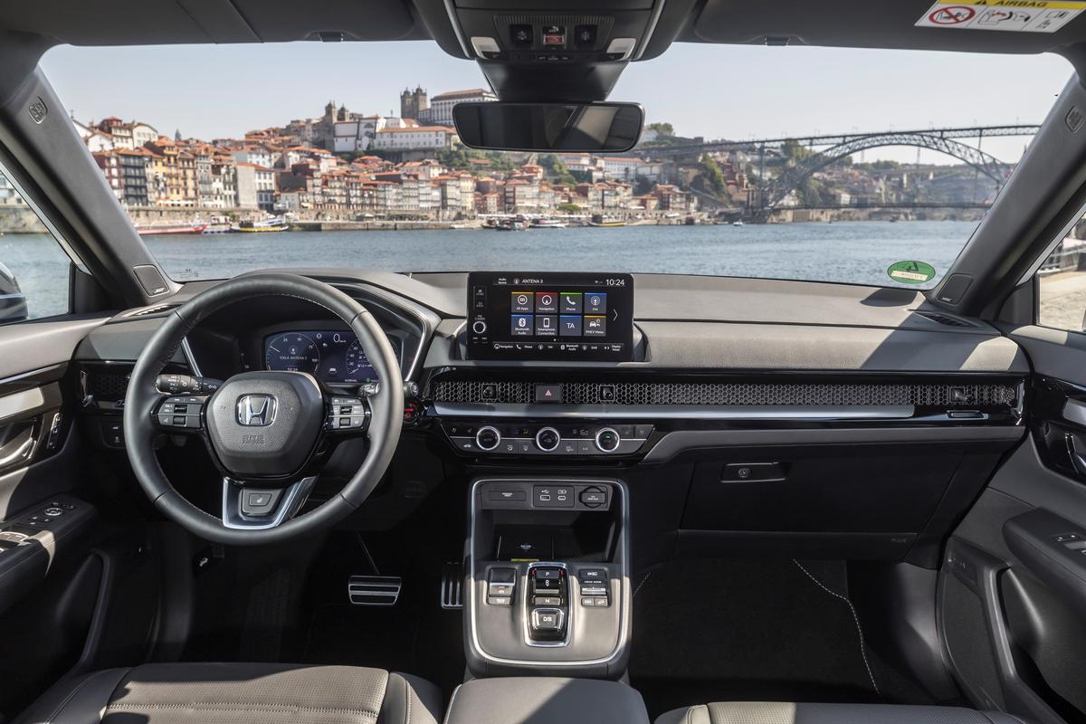 Aufgeräumt, nüchtern bis behaglich, ergonomisch ohne Schwäche: Cockpit des neuen CR-V.