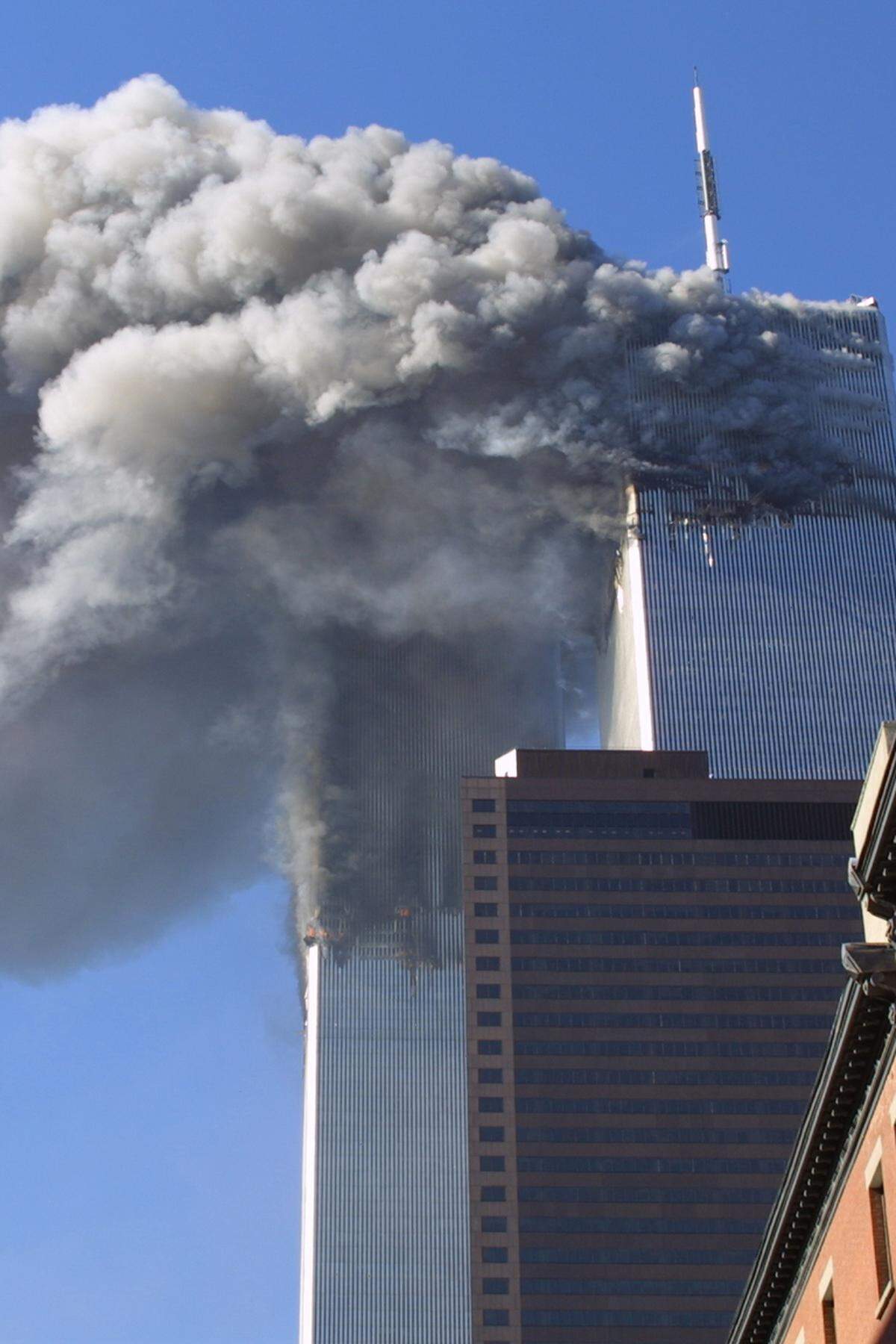 Am 11. September 2001 schließlich starben bei den Terroranschlägen in den USA fast 3000 Menschen. In einem am 9. September 2002 vom katarischen Sender Al Jazeera ausgestrahlten Interview bekannte sich Bin Laden zu den Attentaten.