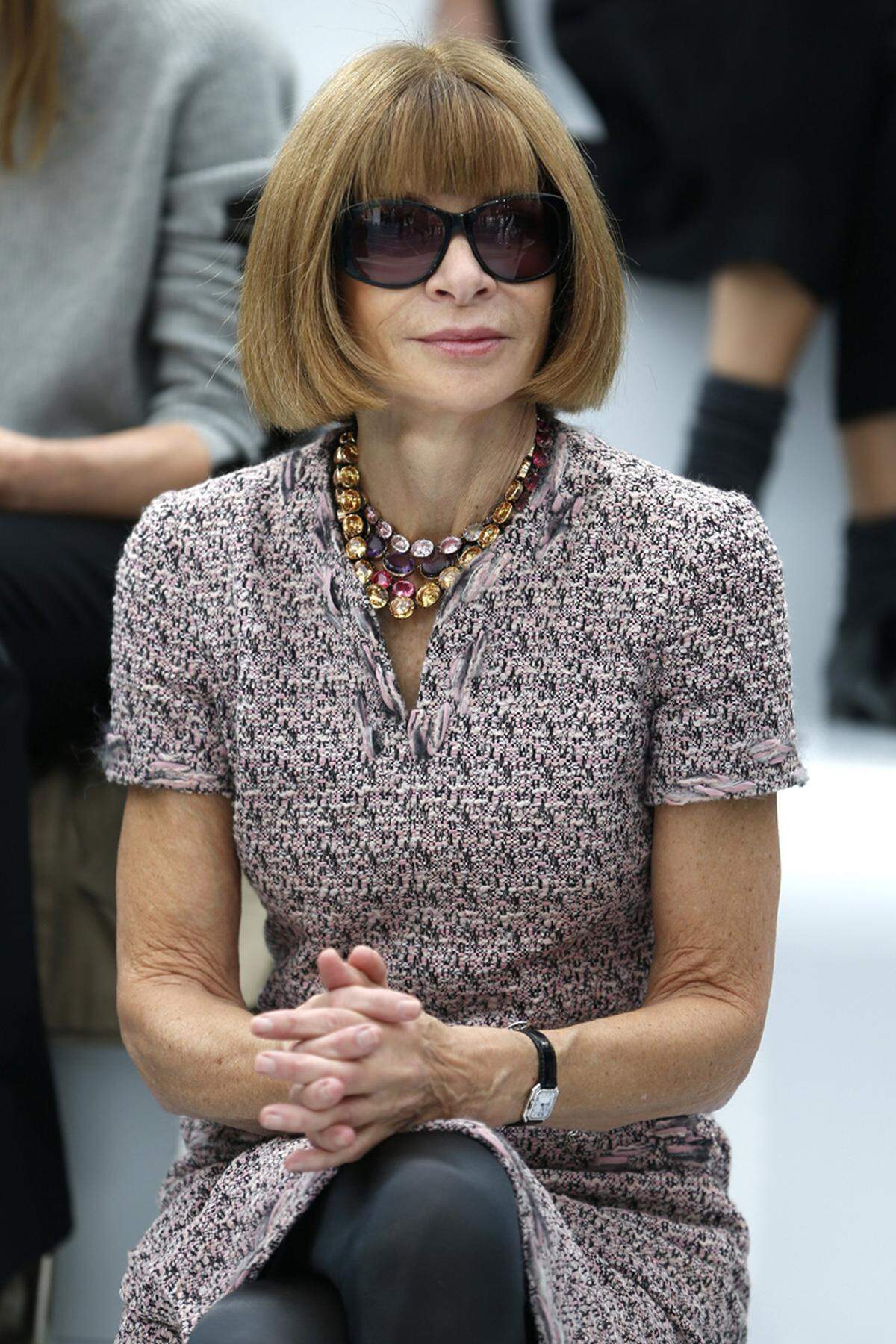 Seit Jahrzehnten bewährt scheint sich der akurate Bob von US-Vogue-Chefin Anna Wintour bewährt zu haben. Die Frisur wurde ebenso wie Wintour selbst zum Markenzeichen.