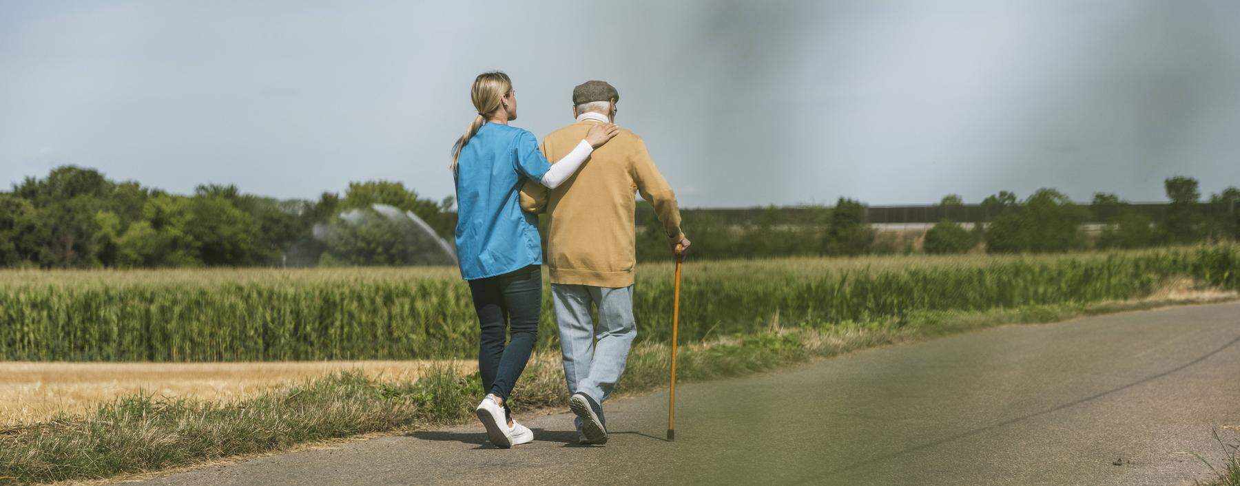 Altenpflege wird immer wichtiger in einer alternden Gesellschaft. Was wäre eine angemessene Entlohnung?