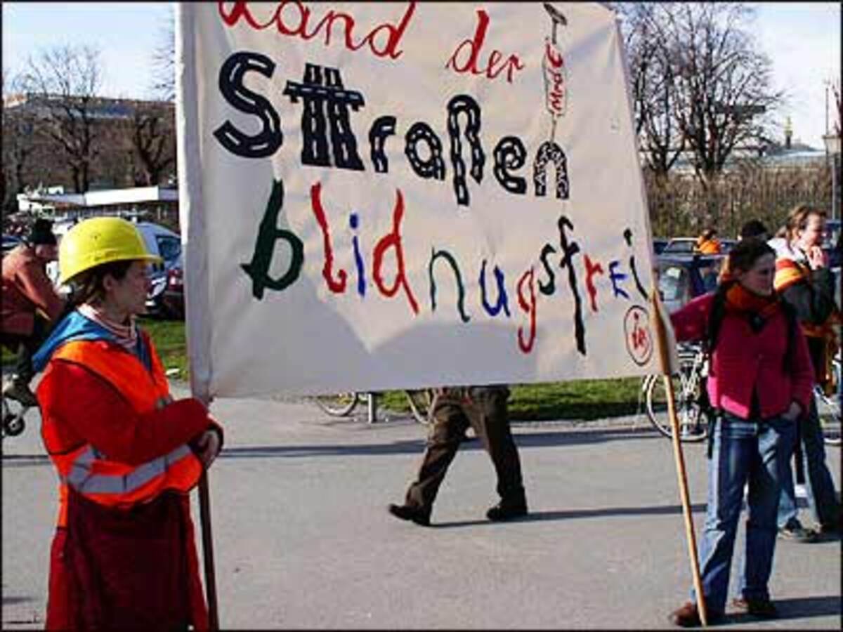 Ein anderer: "Hauptsache Kanzler, alles andere ist ihnen egal."