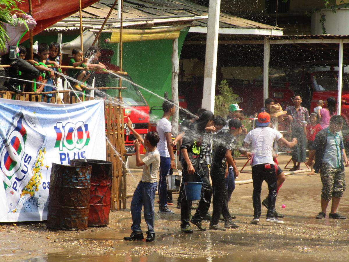 Thingyang-Fest in Burma