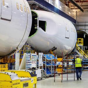 Boeing-Ingenieur Salehpur habe bereits im Jänner auf grobe Fahrlässigkeiten bei fast 1500 Maschinen hingewiesen.