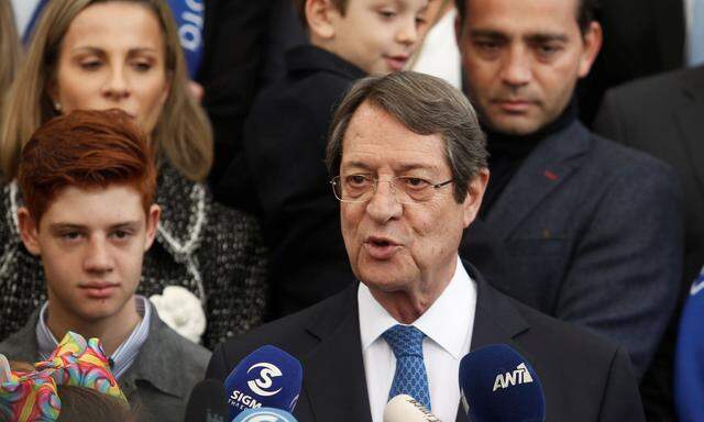 Zyperns Präsident Nikos Anastasiades von der konservativen Partei (Disy) hat sich im zweiten Wahlgang durchgesetzt.