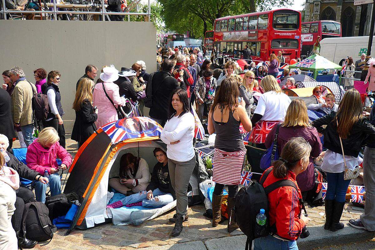 Bereits seit Montag campen eingefleischte Fans der königlichen Familie bei der Westminster Abbey.