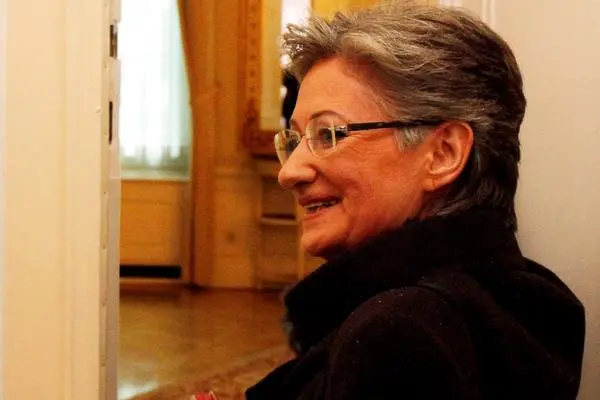 Die ehemalige Unterrichtsministerin Claudia Schmied maturierte im Gymnasium Bernoullistraße in Kagran. &quot;Lernen und Neues-Entdecken hat mir Freude gemacht&quot;, sagt sie. Auch, wenn sie sich nicht in die Streber-Schublade stecken lassen will.