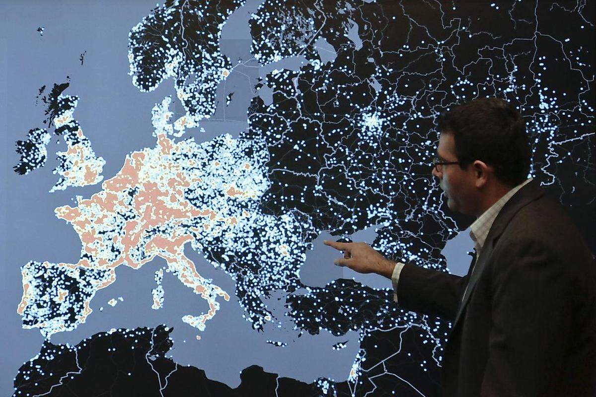 "Elektronische Armeen und Regierungsbehörden gefährden die Struktur des Internets."