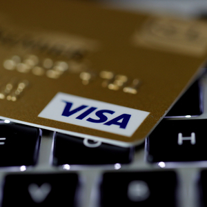 Der Trend zum elektronischen Bezahlen geht weiter. Davon profitiert unter anderem die Kreditkartenfirma Visa.