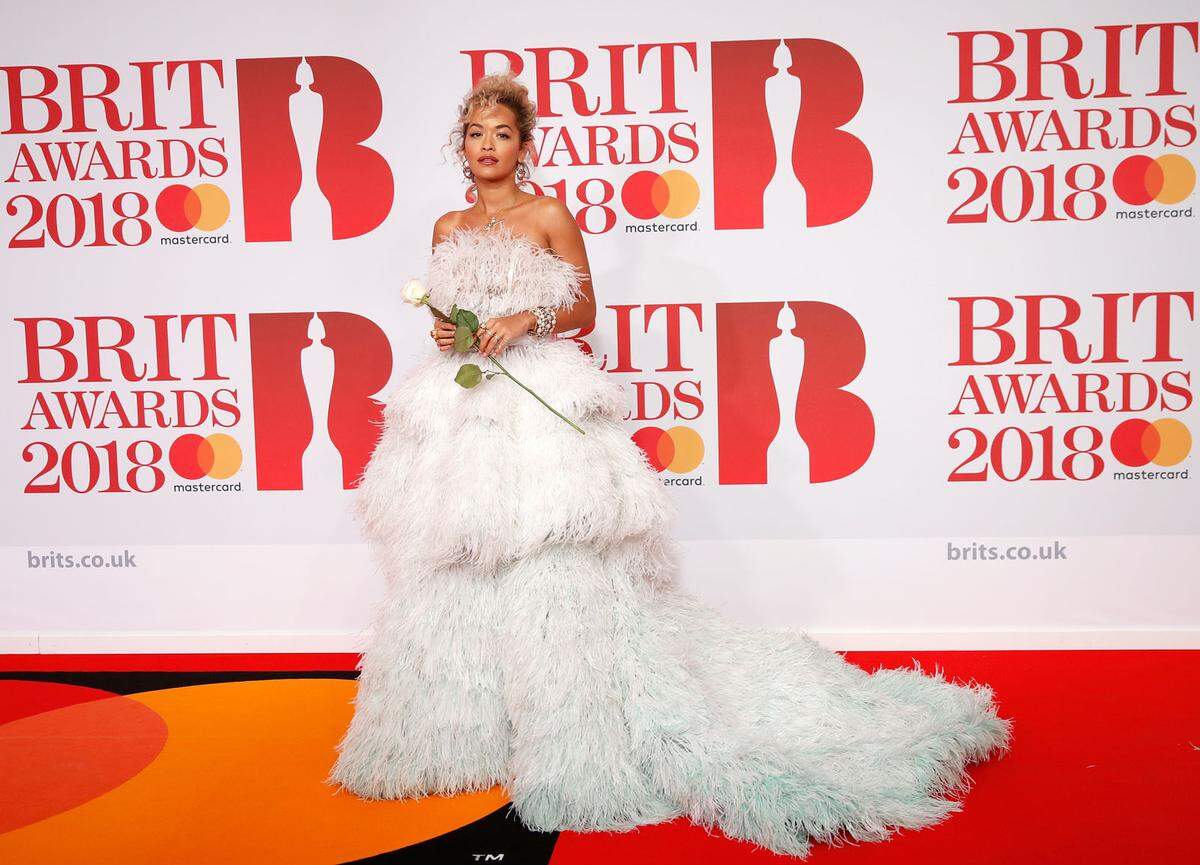 Rita Ora hatte am Mittwoch in der Londoner o2-Arena in Ralph &amp; Russo Couture nur den zweitgrößten Auftritt des Abends ...