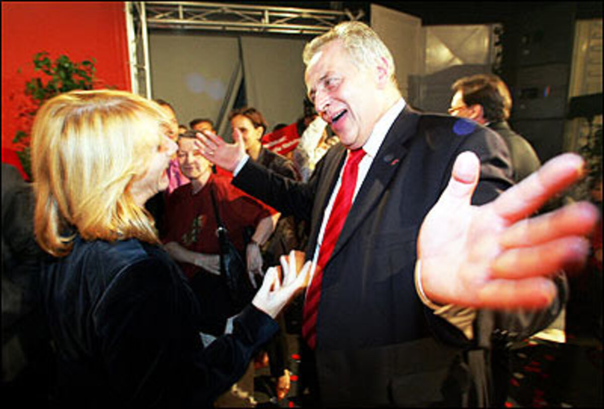 Große Freude bei den Parteigenossen. Im Bild: Bundesgeschäftsführerin Doris Bures und ÖGB-Chef Rudolf Hundstorfer.