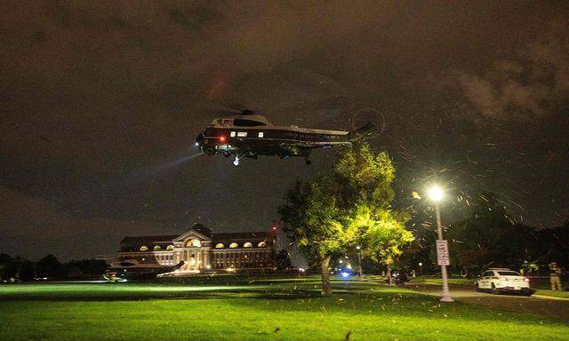US-Präsident Joe Biden landet mit einem Hubschrauber in Camp David.