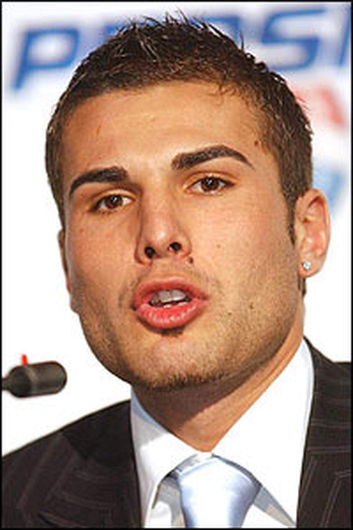 "Der einzige Grund, weshalb ich dies gemacht habe, war der Wunsch, meine sexuelle Leistung zu verbessern", gab etwa der rumänische Fußballer Adrian Mutu 2004 zu Protokoll.