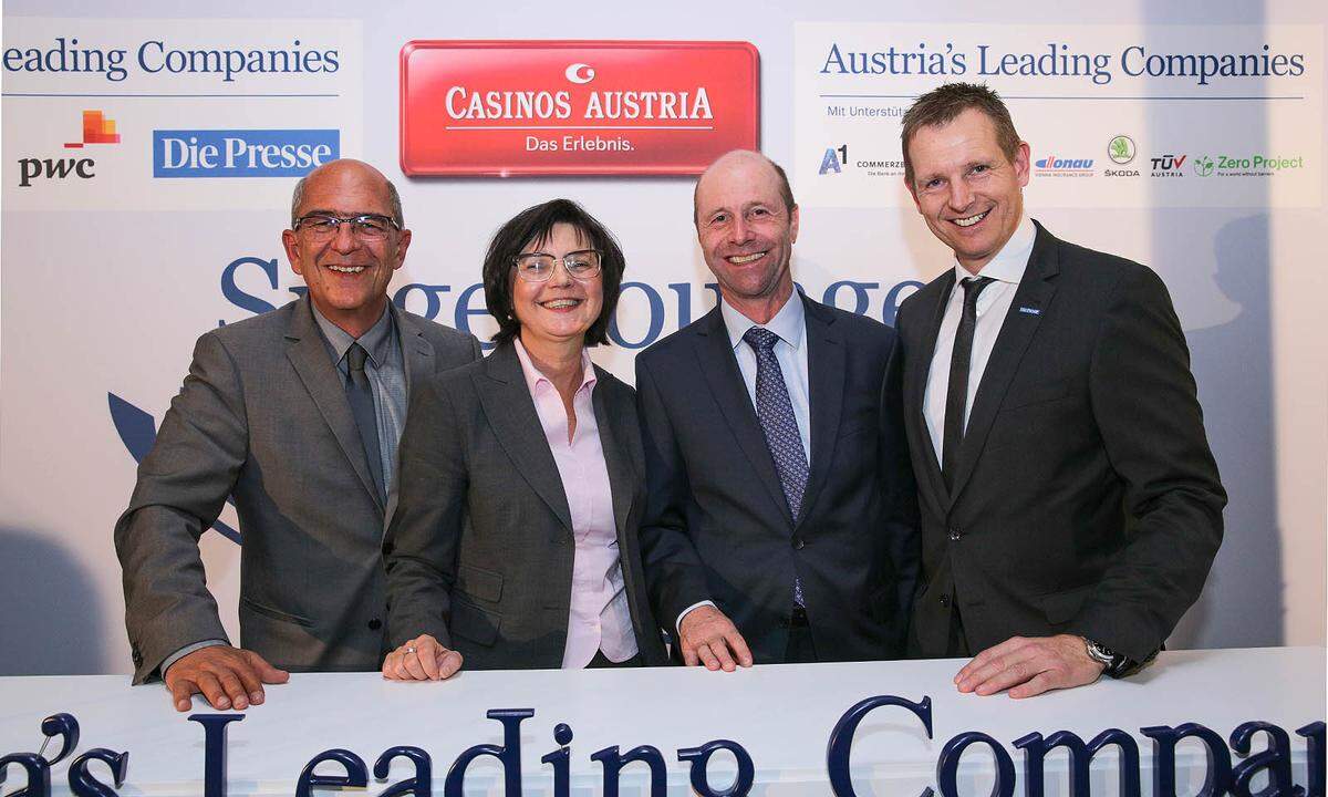 Die Eurotours-Prokurist Franz Gredler, Eurotours-Geschäftsführerin Helga Freund mit Wörgartner-Eigentümer Peter Wörgartner und Presse-Vertriebschef Andreas Rast (v.l.)