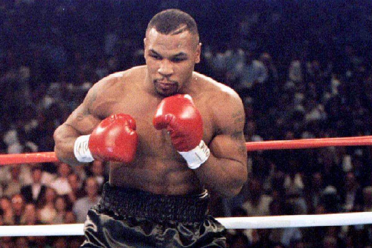 1986 wurde Michael Gerard Tyson mit einem Alter von 20 Jahren und 144 Tagen der bislang jüngste Boxer, der einen Weltmeistertitel im Schwergewicht erringen konnte.