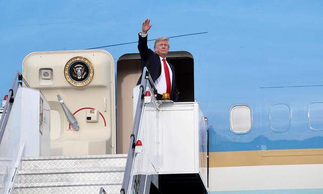 Nach erfolgreichem Nordkorea-Gipfel verlässt US-Präsident Donald Trump Singapur.