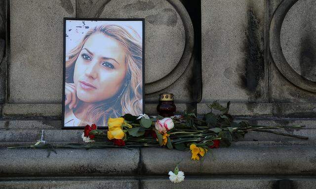 Gedenken an die Ermordete nahe des Tatorts in Russe an der Donau