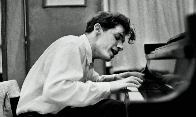 Fred Plauts Foto von Glenn Gould im Studio, 1955.