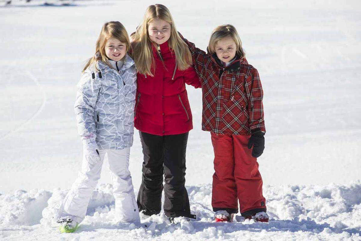 Die drei Töchter des künftigen Königspaars - die neunjährige Catharina-Amalia, die sieben Jahre alte Alexia und Nesthäkchen Ariane (5) - führten den angereisten Pressevertretern ihre Skikünste vor.