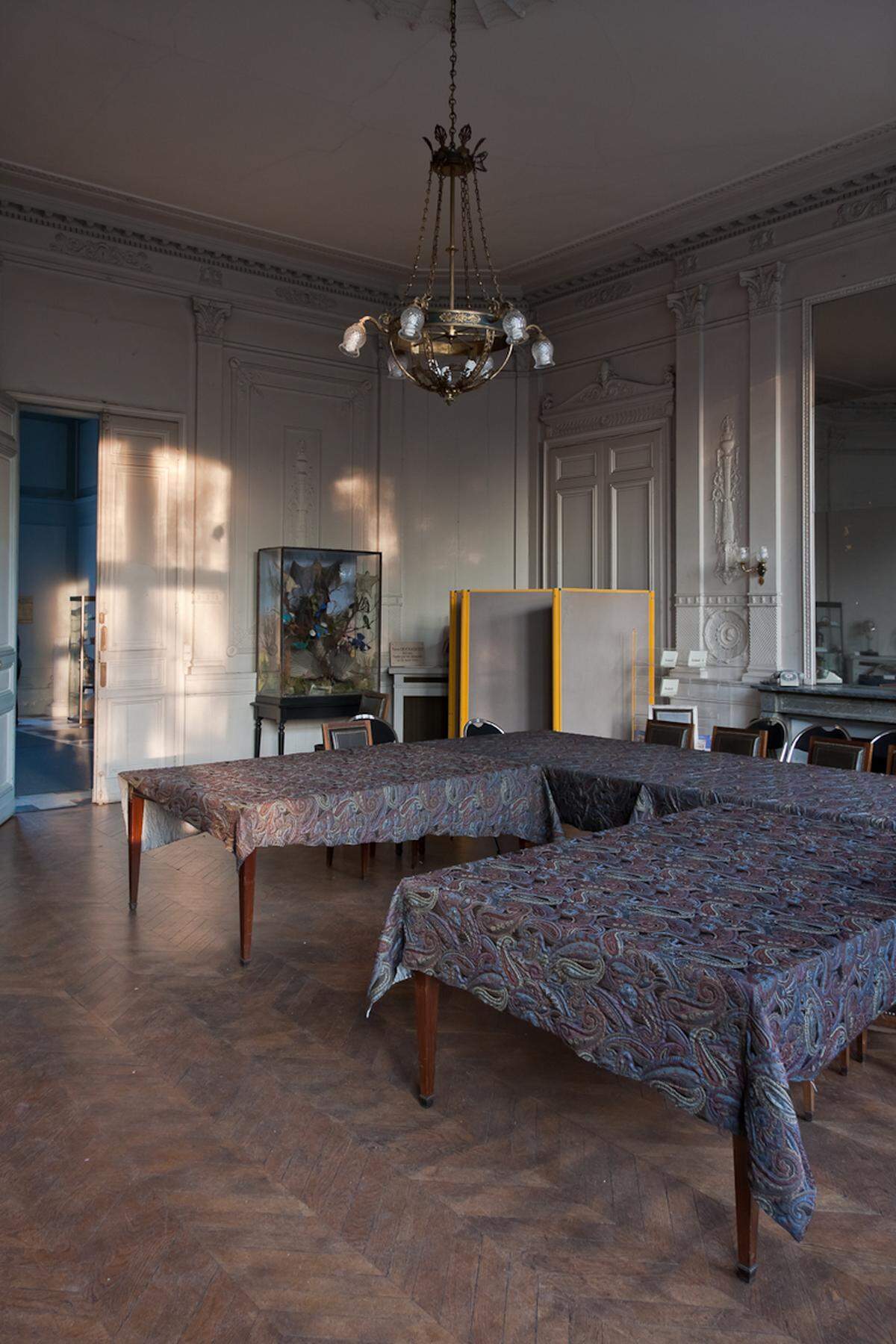 Der Ehrensaal der Cité Scolaire Jean-Baptiste Say: Das Anwesen, bestehend aus einer Residenz mit Parkanlage, wurde im 19. Jahrhundert zu einer Privatschule umfunktioniert und in Folge schrittweise erweitert.