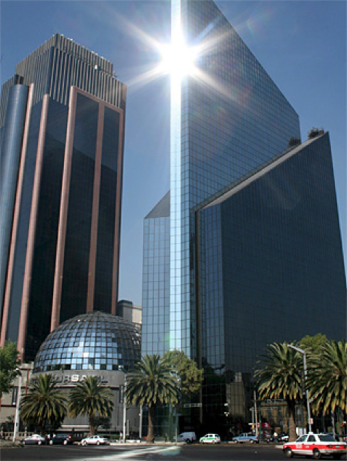 Auch die Wirtschaft Mexikos kam nicht unbeschadet aus der Krise. Vor allem der gestiegende Ölpries traf das Land.Mit minus 24 Prozent eröffnet die mexikanische Börse aber die "Top 10" der weltweiten Börsenplätze.