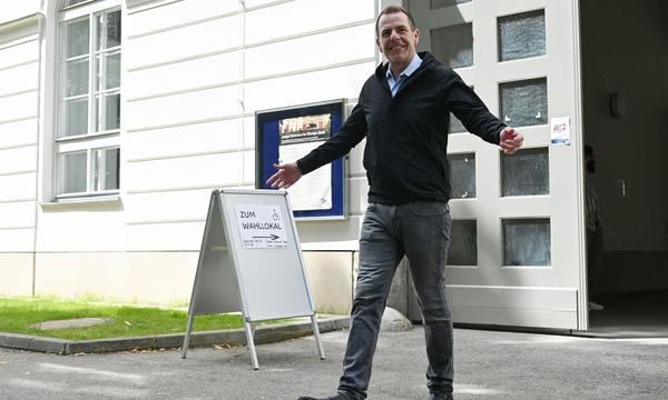 FPÖ-Spitzenkandidat Harald Vilimsky war schon nach der Stimmabgabe am Sonntag guter Laune.