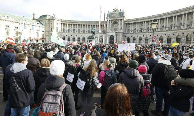 In Wien wird gegen die Corona-Politik der Regierung demonstriert.
