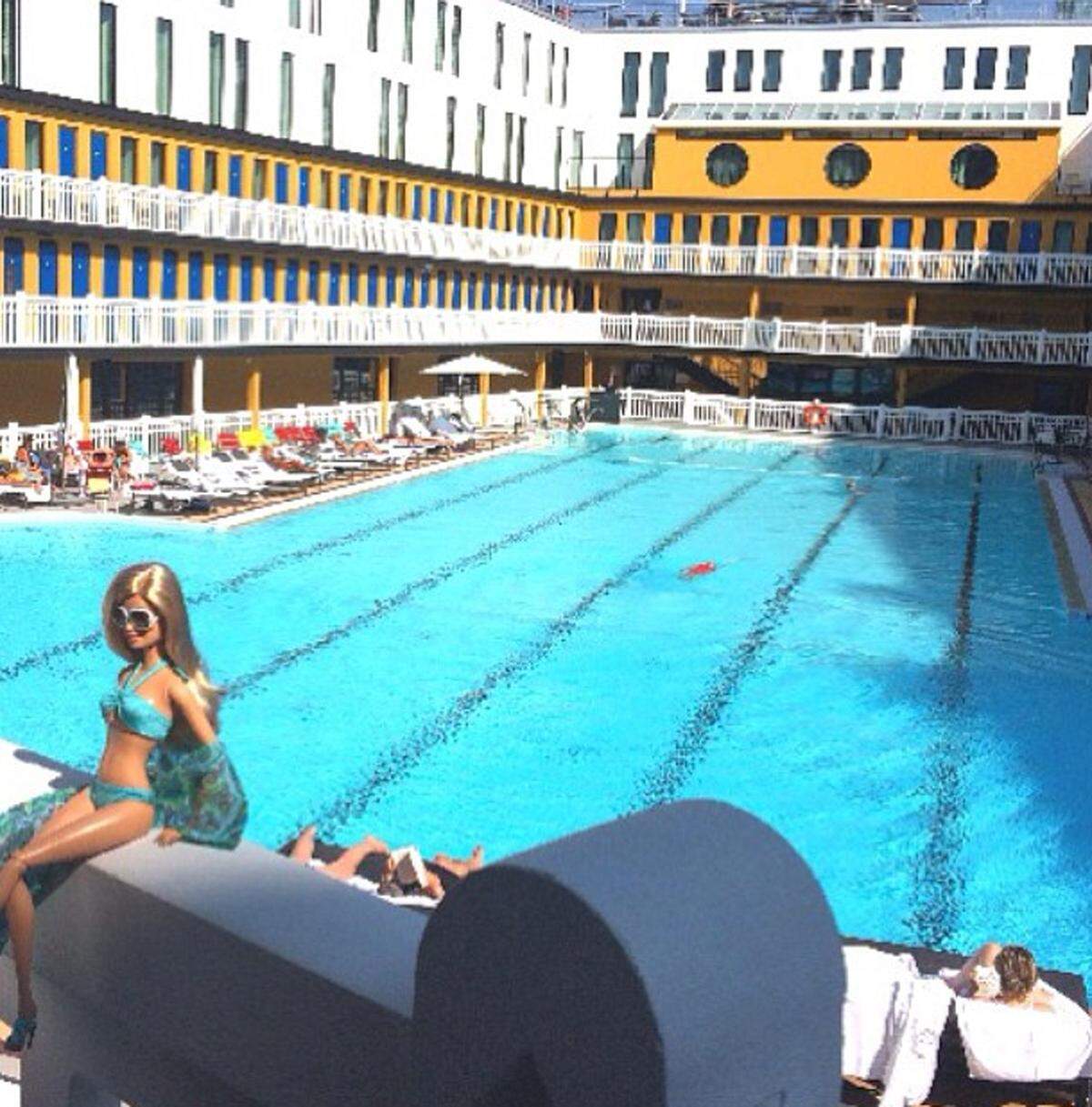 Im traditionsreichen Pariser Schwimmbad des Hotel Molitor wurde 1946 der erste Bikini der Welt präsentiert. Nach der Schließung 1989 wurde es 2014 mit Hotel, Spa und Restaurant wiedereröffnet.