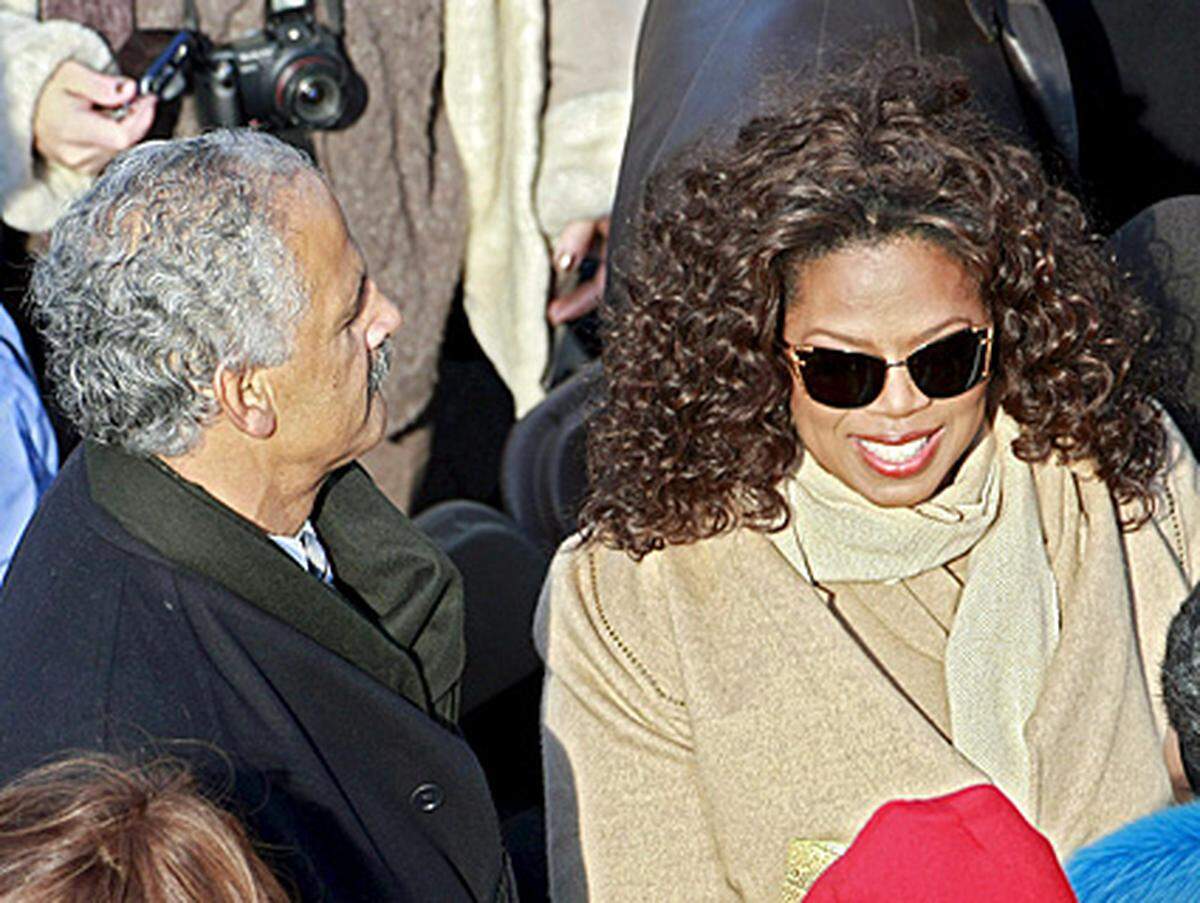 Ebenfalls mit im Publikum findet man Obamas prominenteste Unterstützerin, Talkmasterin Oprah Winfrey.