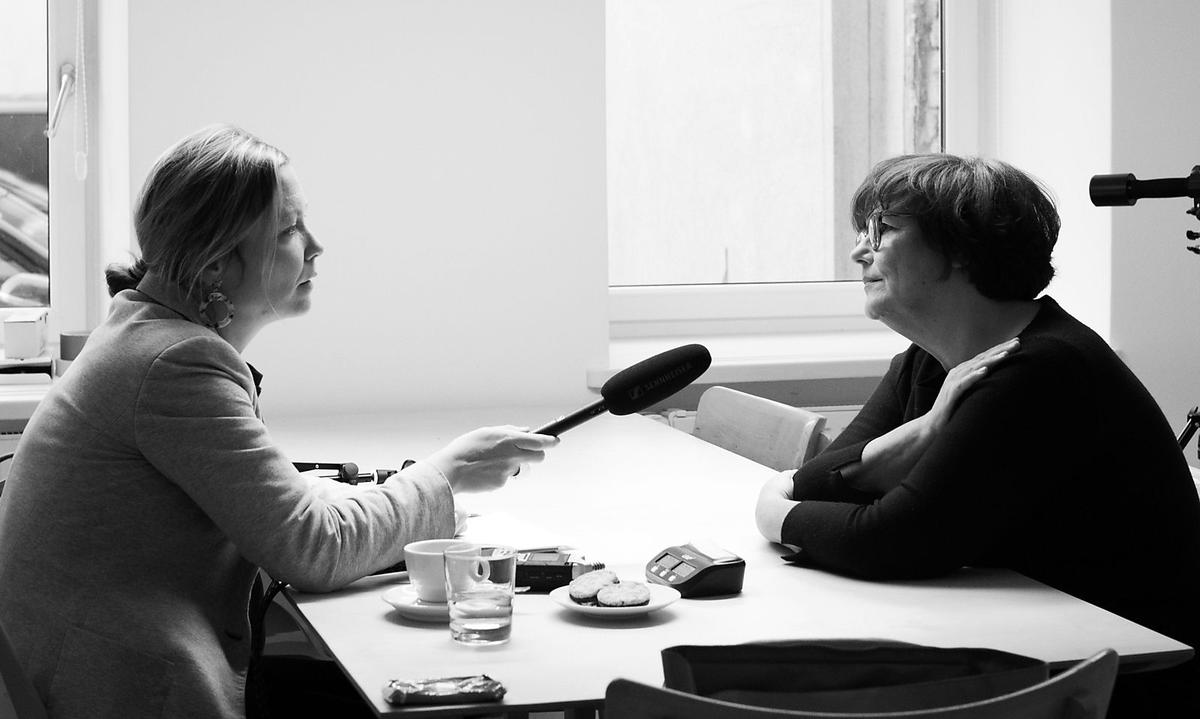 Barbara Waldschütz (re.) im Gespräch mit Anna-Maria Wallner