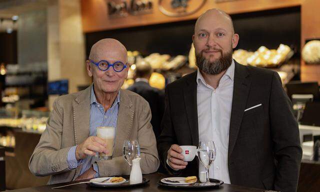 Bäcker und Eigentümer Kurt Mann mit Sohn Michael Mann, der Geschäftsführer ist. 