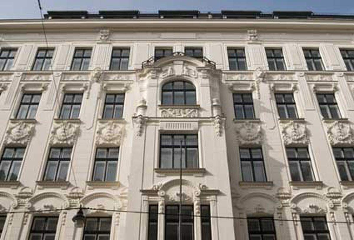 Im Herzen Wiens, im Haus Biberstraße 5, wurde vor wenigen Wochen durch die Aucon Real Estate Group eines der attraktivsten Büroprojekte der Stadt fertig gestellt: Das erste Jahrhundertwende-Green-Building, welches künftig der neue Firmensitz Anwaltskanzlei sein wird.