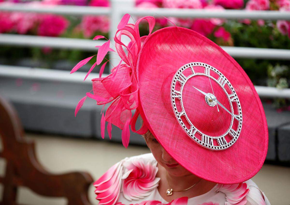 Die Hüte der Damen erhalten beim Royal Ascot mindestens genauso viel Aufmerksamkeit wie die Pferde.