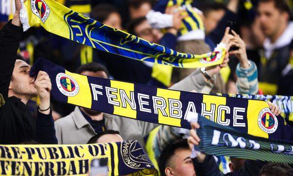 Fenerbahce lässt seine Mitglieder am Dienstagabend darüber abstimmen, ob man aus der türkischen Süper Lig aussteigen soll.