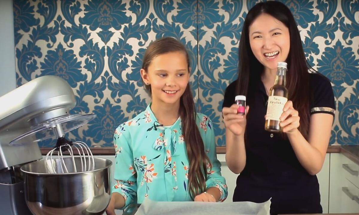 Und der Award für das beste Food Video geht an die junge Lara-Marie kocht und ihre Kawaii Cat Cherry Blossom Marshmallows.