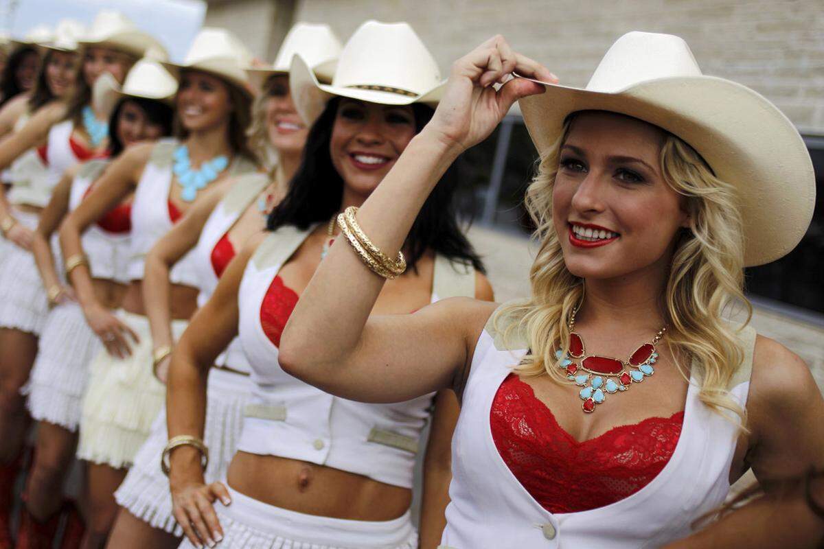 In Austin wurde der Formel-1-Zirkus von diesen bezaubernden Cowgirls empfangen.