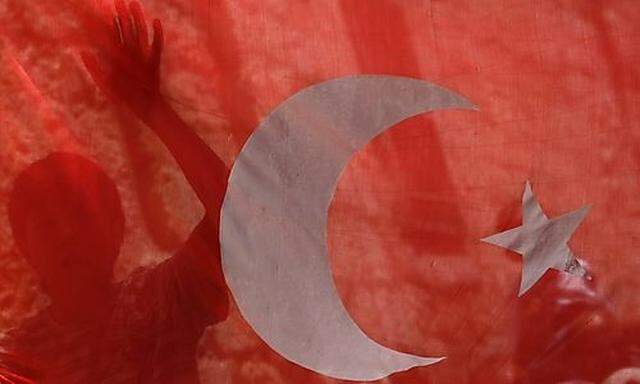 In der Türkei geht es nicht mehr mit rechten Dingen zu, meinen immer mehr Beobachter