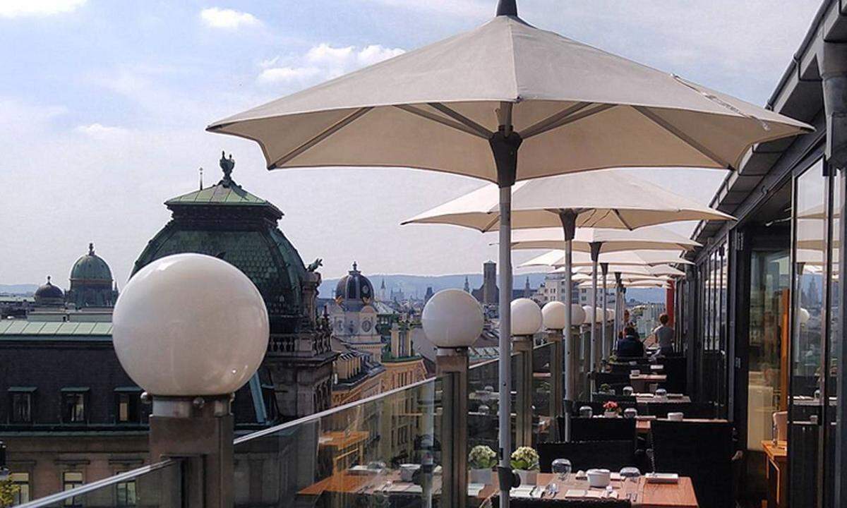 Ristorante Settimo Cielo im Hotel Royal, Singerstraße 3 in 1010 Wien. Ein edler Italiener vis à vis vom Stephansdom. Die Panoramabar ist ein luftiger Platz für einen Aperitif.