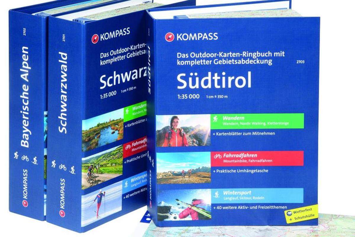 Ein "3in1"-Landkarten-Ringbuch, das drei Themen umfangreich abdeckt: Zum einen findet sich darin detailliertes Material für Wanderer, Radfahrer und Wintersportler. Weiters gibt es auch Infos für Dutzende weitere Bergsportarten. Praktisch sind diese Karten im Maßstab 1:35.000, weil man sie einzeln raus- und auf die Tour mitnehmen kann, sie reiß- und wetterfest sind. Drei Freizeitregionen sind mit den GPS-genauen Karten im Ringburch bereits abgedeckt: Südtirol, die Bayerischen Alpen sowie der Schwarzwald. Praktisch für draußen sind Schutzhülle und Umhängeband. Kompass-Outdoor-Karten-Ringbuch 3in1, Kompass Verlag, 29,99 , shop.kompass.de  